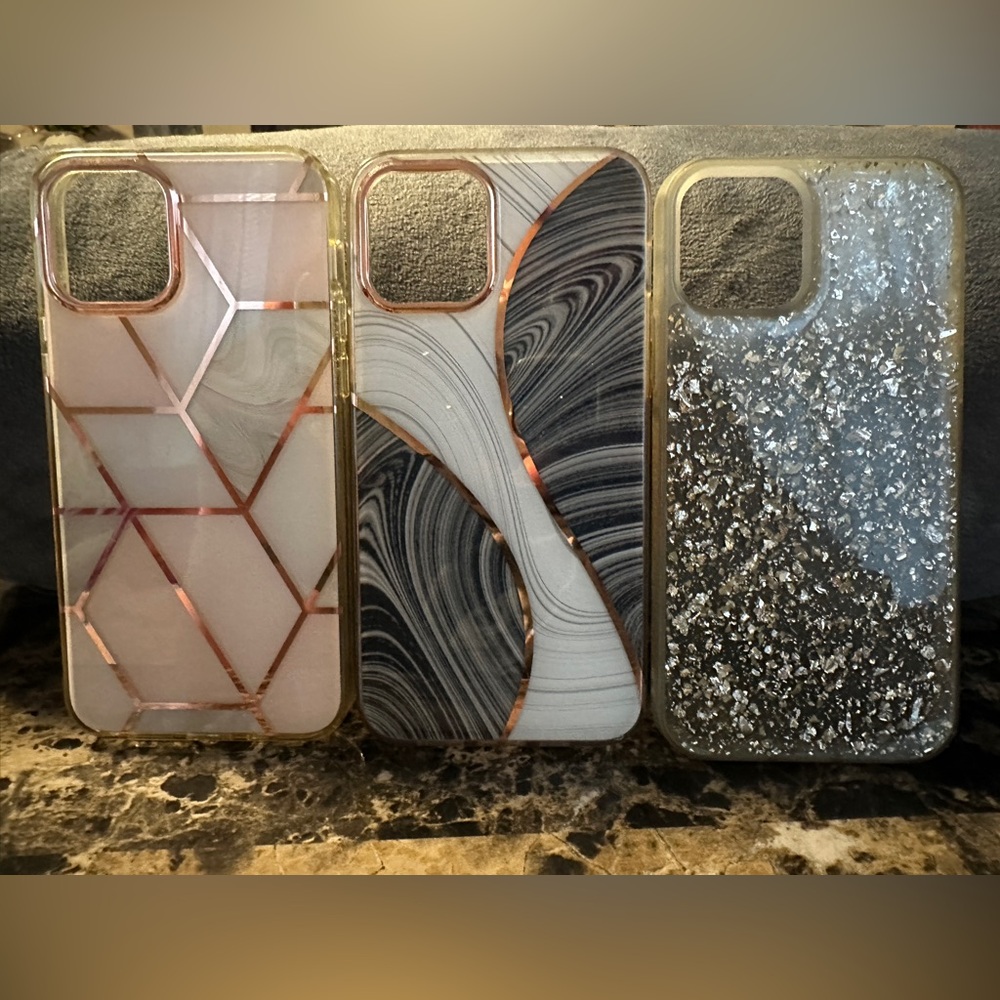 ✨Good Condition iPhone 12 Pro Cases Lot of 3 ✨
